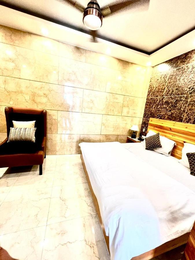 Divine Studios Rajouri Garden New Delhi Exteriör bild
