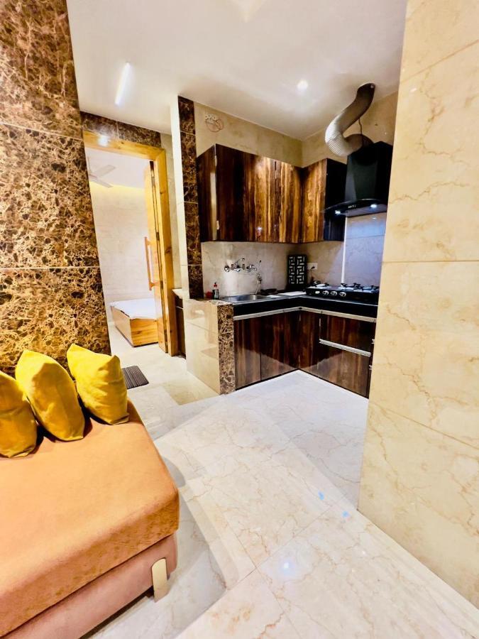Divine Studios Rajouri Garden New Delhi Exteriör bild