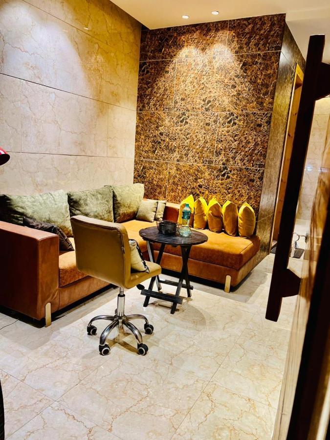Divine Studios Rajouri Garden New Delhi Exteriör bild