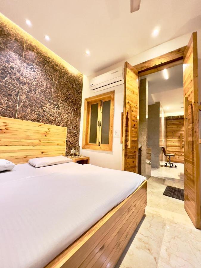 Divine Studios Rajouri Garden New Delhi Exteriör bild