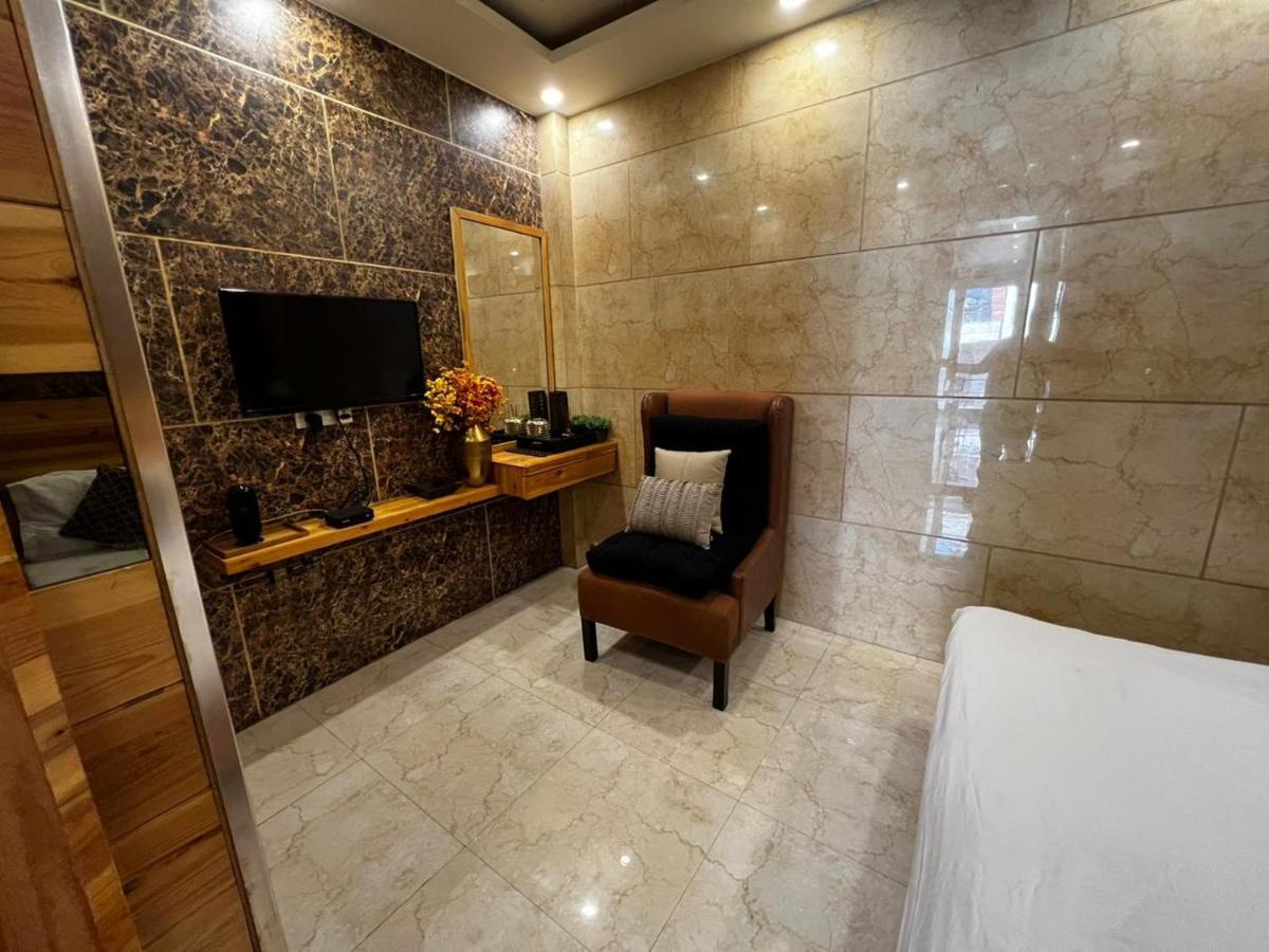 Divine Studios Rajouri Garden New Delhi Exteriör bild