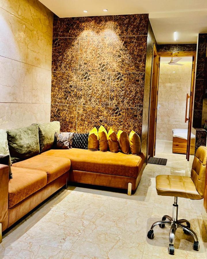 Divine Studios Rajouri Garden New Delhi Exteriör bild