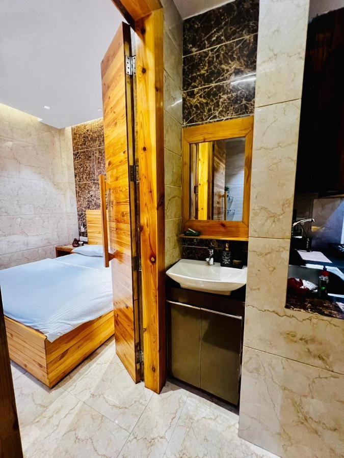 Divine Studios Rajouri Garden New Delhi Exteriör bild