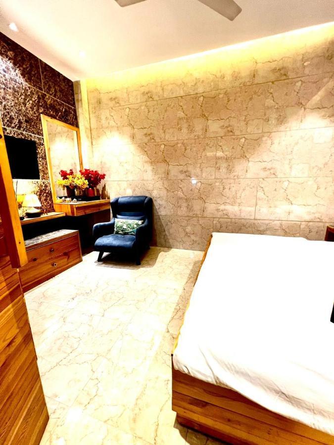 Divine Studios Rajouri Garden New Delhi Exteriör bild