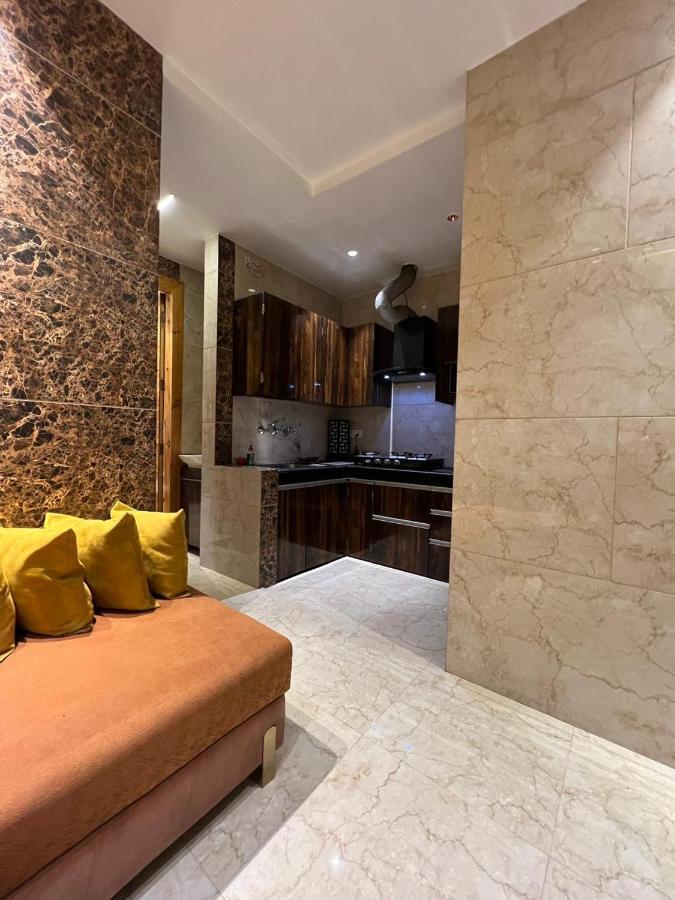 Divine Studios Rajouri Garden New Delhi Exteriör bild