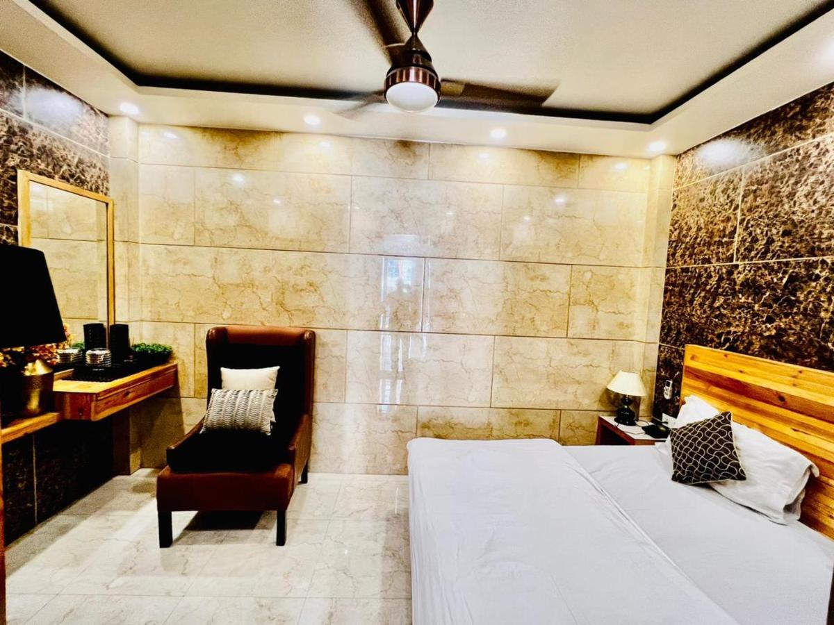 Divine Studios Rajouri Garden New Delhi Exteriör bild